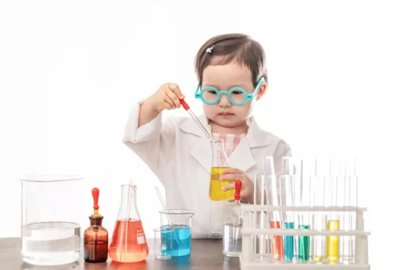 3 years old scientist